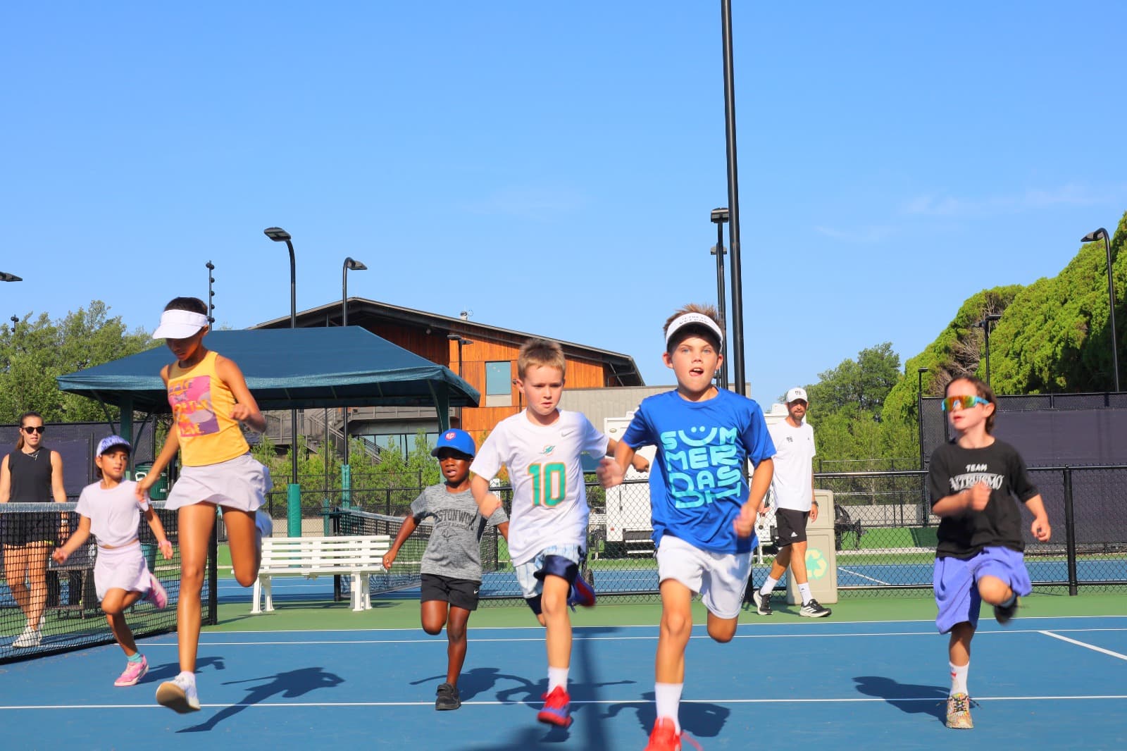 Kids playing tennis at Junior Tennis Jam